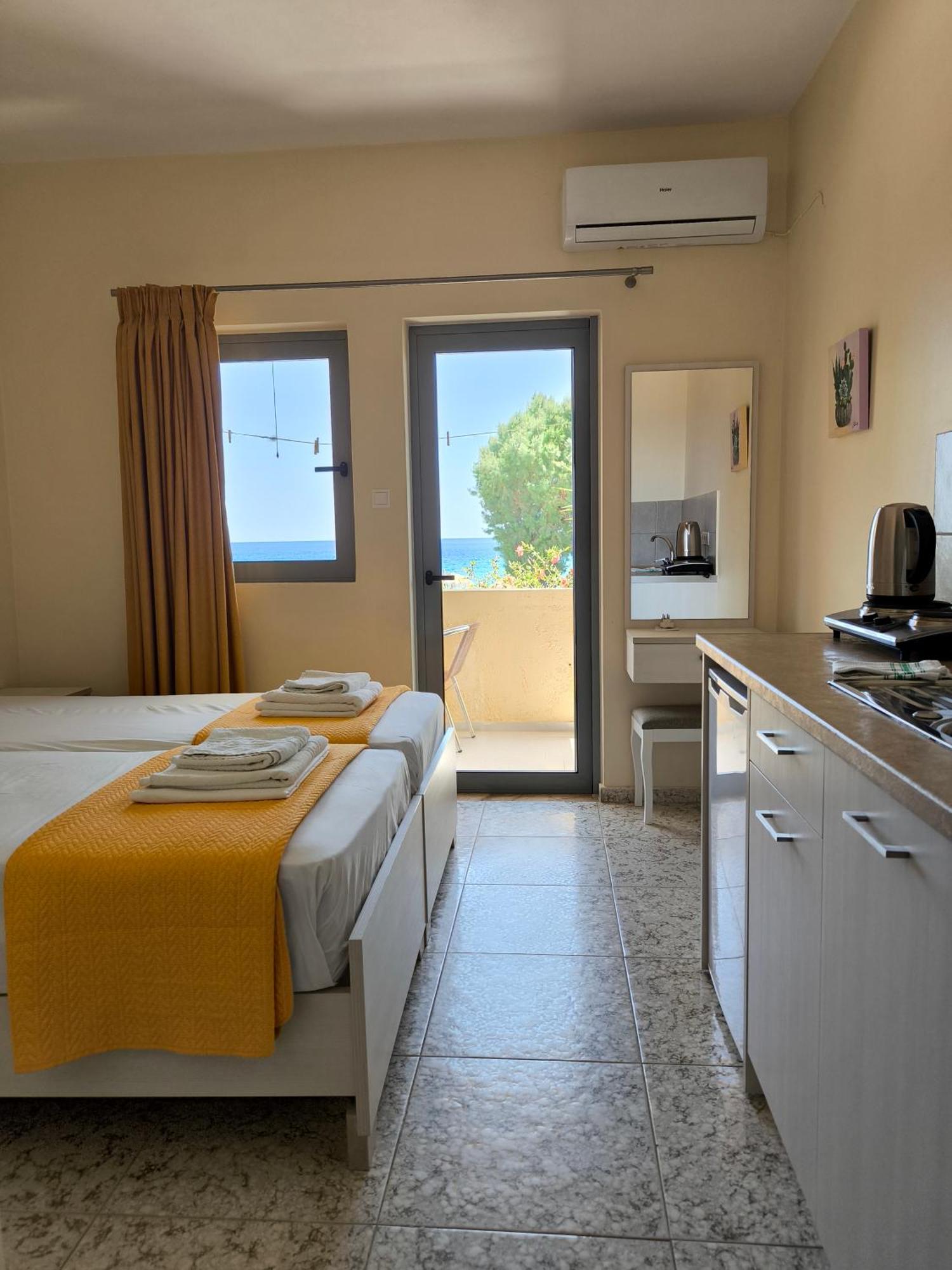 Alexia Rooms Paleochora Exterior foto
