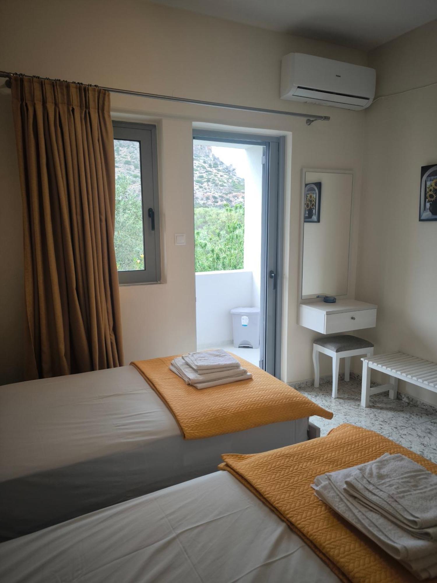 Alexia Rooms Paleochora Exterior foto